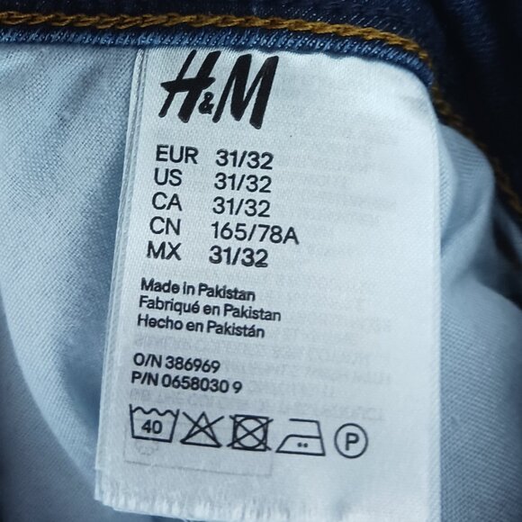 #238 2/$15 - H&M Blue Jeans Size 31/32 - Picture 4 of 6